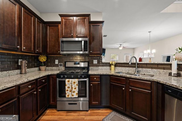 1053 Shadow Glen Drive, Fairburn, GA 30213