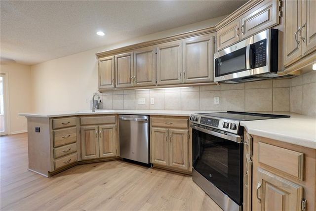 1904 S Davis Avenue, Independence, MO 64057