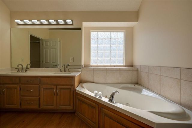 1904 S Davis Avenue, Independence, MO 64057