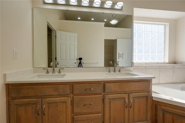 1904 S Davis Avenue, Independence, MO 64057