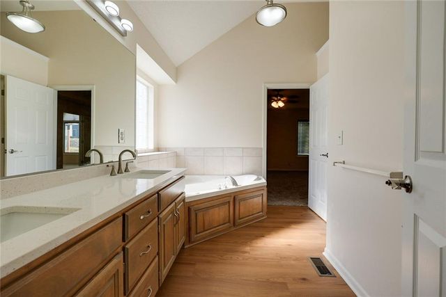 1904 S Davis Avenue, Independence, MO 64057