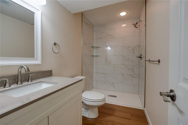 1904 S Davis Avenue, Independence, MO 64057