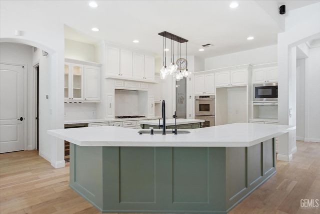 12612 Locksley Drive, Bakersfield, CA 93311