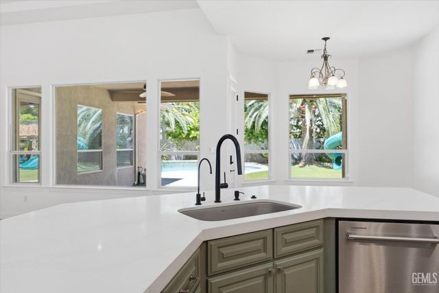 12612 Locksley Drive, Bakersfield, CA 93311