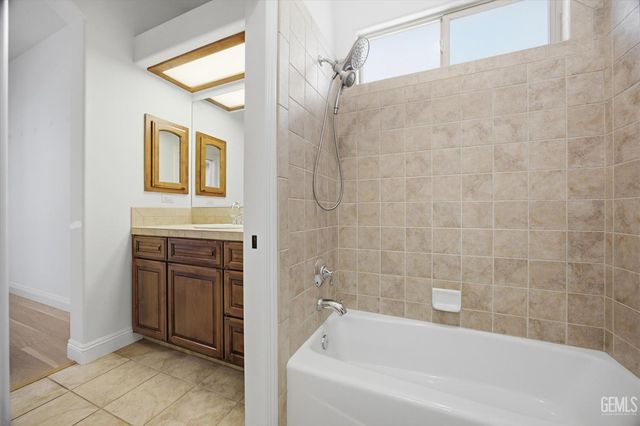 12612 Locksley Drive, Bakersfield, CA 93311