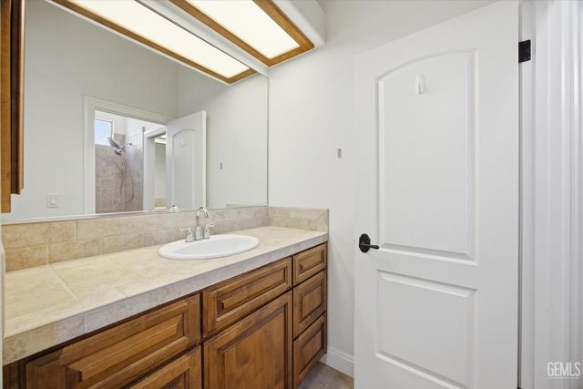 12612 Locksley Drive, Bakersfield, CA 93311