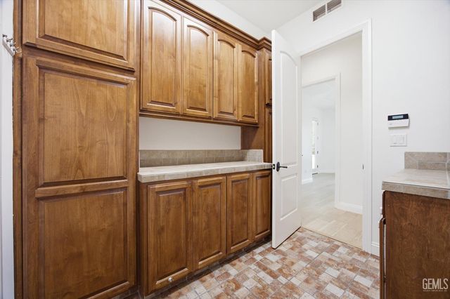 12612 Locksley Drive, Bakersfield, CA 93311