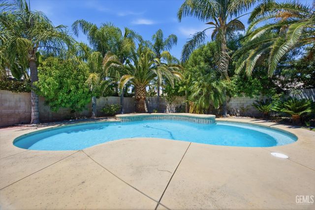 12612 Locksley Drive, Bakersfield, CA 93311