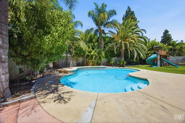 12612 Locksley Drive, Bakersfield, CA 93311