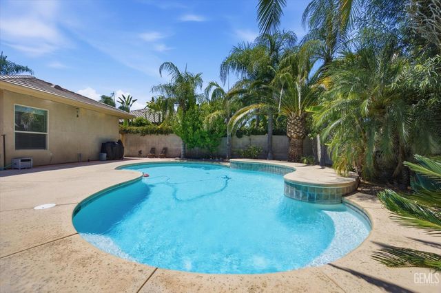 12612 Locksley Drive, Bakersfield, CA 93311