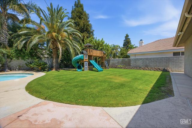 12612 Locksley Drive, Bakersfield, CA 93311