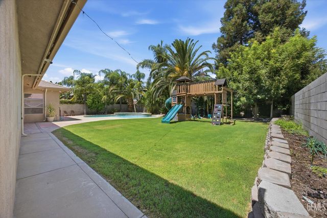 12612 Locksley Drive, Bakersfield, CA 93311