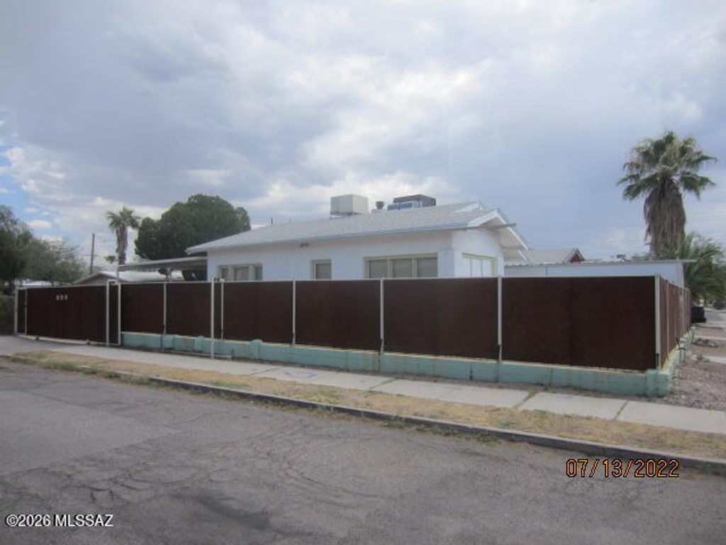 694 E Adams Street, Tucson, AZ 85719