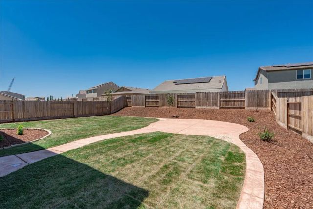 1159 Magnolia Court West, Madera, CA 93636