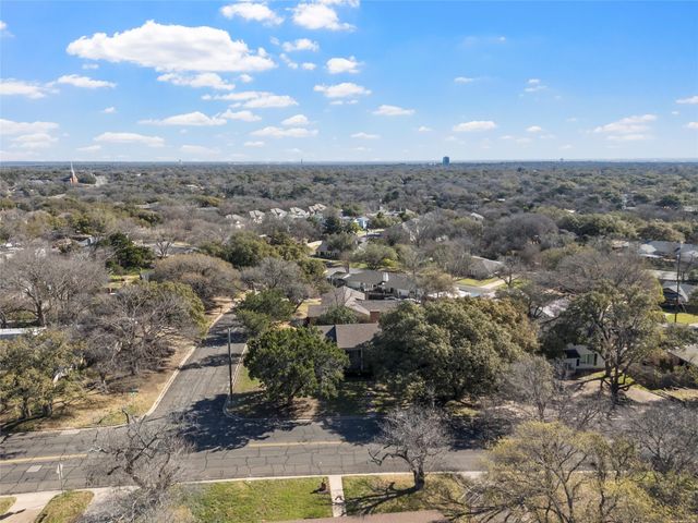 2831 Wooded Acres Drive, Waco, TX 76710