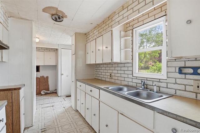 43625 Harris Road, Belleville, MI 48111