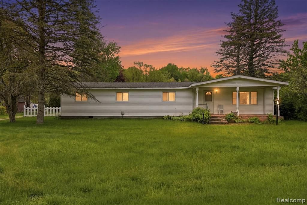 43625 Harris Road, Belleville, MI 48111