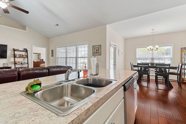 4104 Woodcliffe Dr., Conway, SC 29526