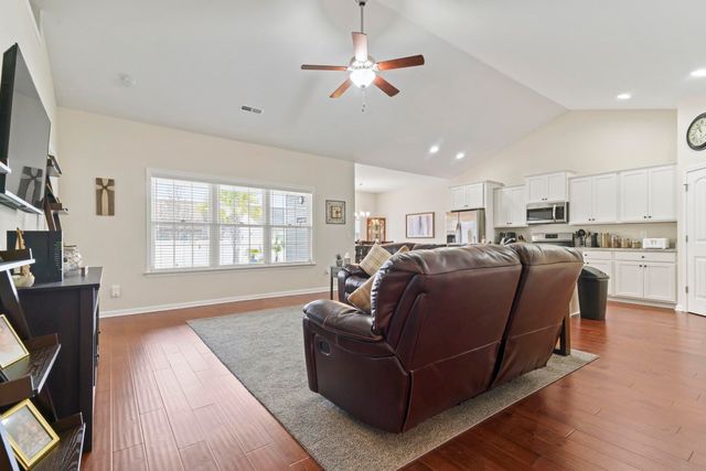 4104 Woodcliffe Dr., Conway, SC 29526