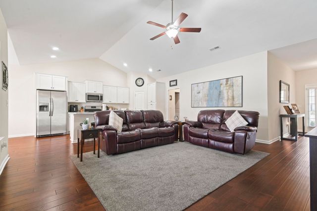 4104 Woodcliffe Dr., Conway, SC 29526