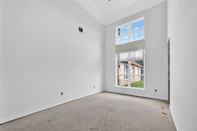 1013 Battlebell Road, Highlands, TX 77562