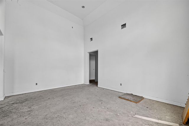 1013 Battlebell Road, Highlands, TX 77562