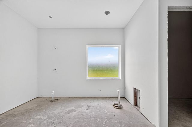 1013 Battlebell Road, Highlands, TX 77562