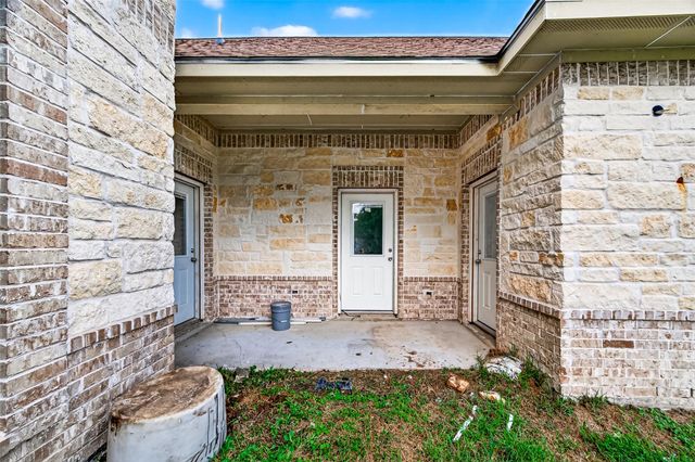1013 Battlebell Road, Highlands, TX 77562
