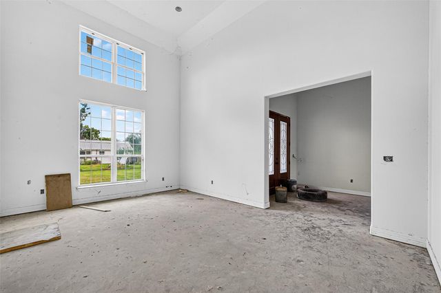 1013 Battlebell Road, Highlands, TX 77562
