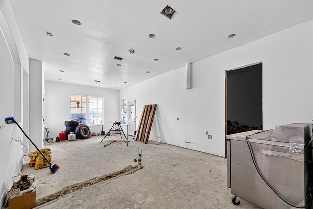 1013 Battlebell Road, Highlands, TX 77562