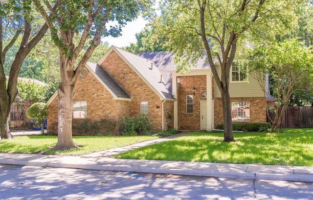 748 Arbor Creek Drive, Desoto, TX 75115