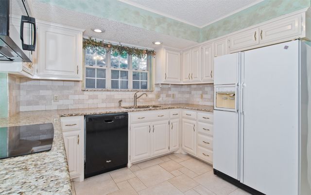748 Arbor Creek Drive, Desoto, TX 75115