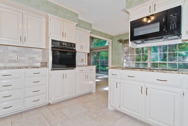 748 Arbor Creek Drive, Desoto, TX 75115