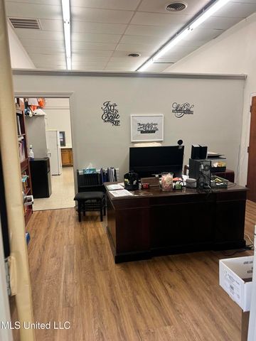 5555 Robinson Road, Jackson, MS 39204