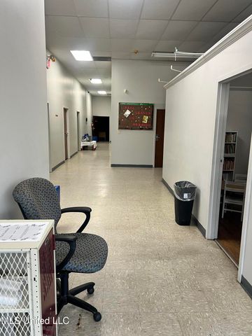5555 Robinson Road, Jackson, MS 39204