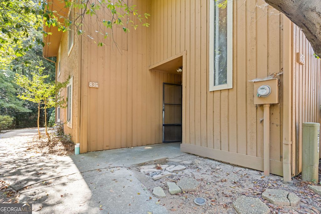 836 Lake Hollow Boulevard SW, Marietta, GA 30064