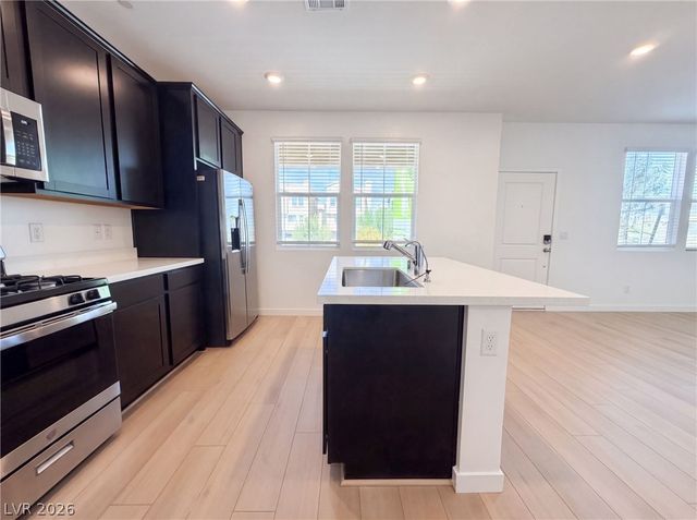 313 Crescent Glow Lane, Henderson, NV 89015