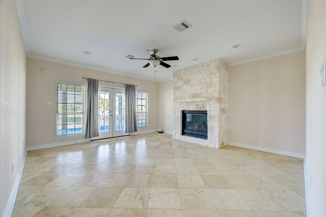 307 Twin Timbers Lane, Kemah, TX 77565