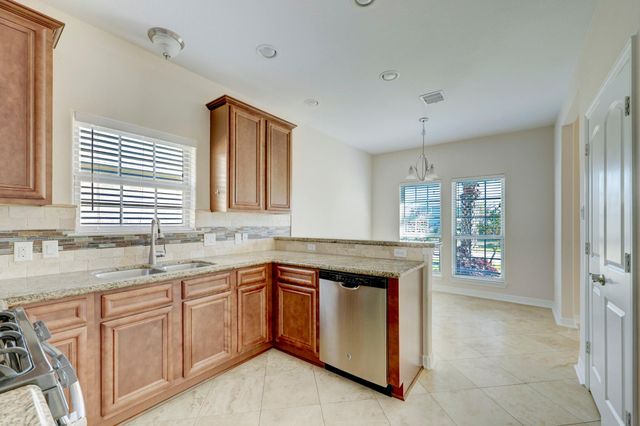 307 Twin Timbers Lane, Kemah, TX 77565