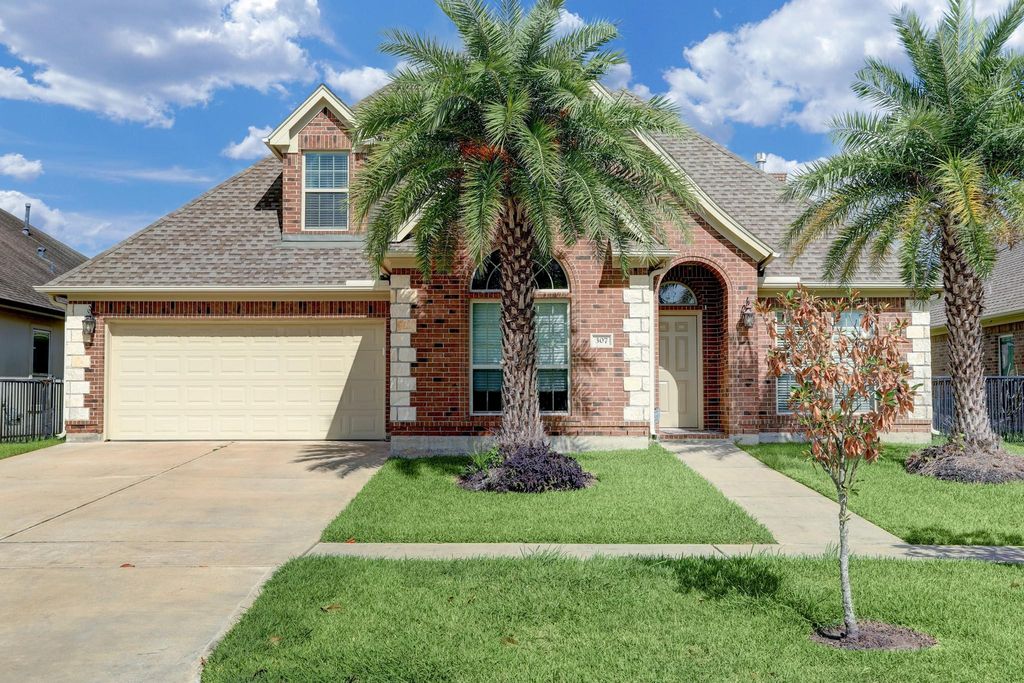 307 Twin Timbers Lane, Kemah, TX 77565
