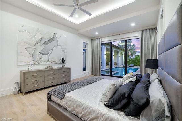 541 Whispering Pine CT, Naples, FL 34103