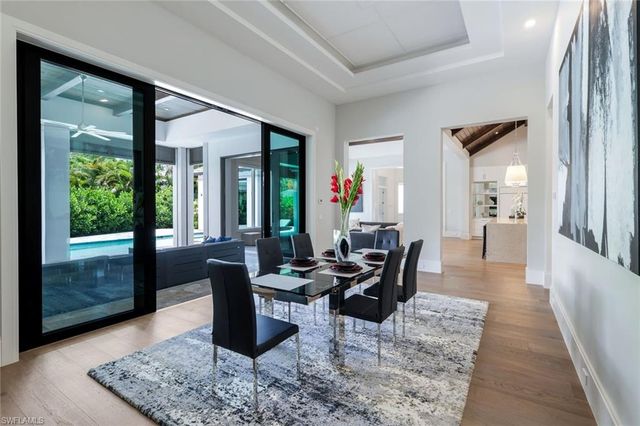 541 Whispering Pine CT, Naples, FL 34103