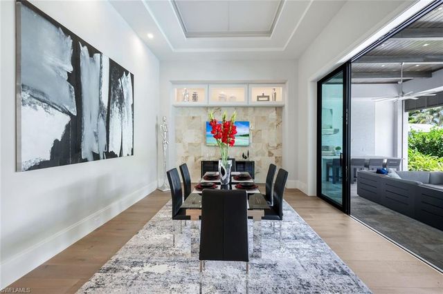 541 Whispering Pine CT, Naples, FL 34103