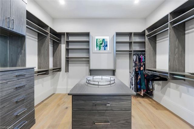 541 Whispering Pine CT, Naples, FL 34103