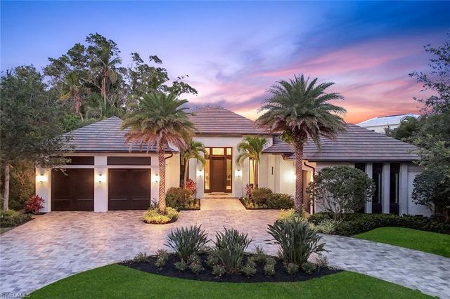 541 Whispering Pine CT, Naples, FL 34103