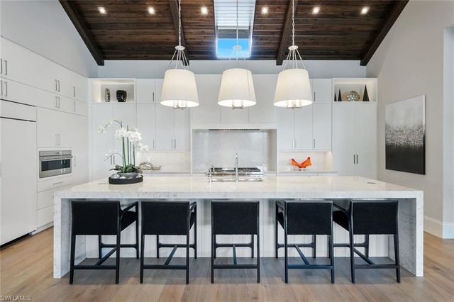 541 Whispering Pine CT, Naples, FL 34103