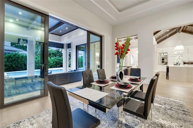 541 Whispering Pine CT, Naples, FL 34103