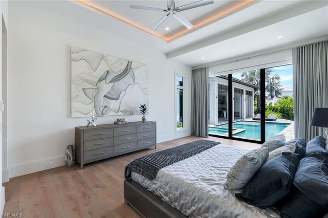 541 Whispering Pine CT, Naples, FL 34103