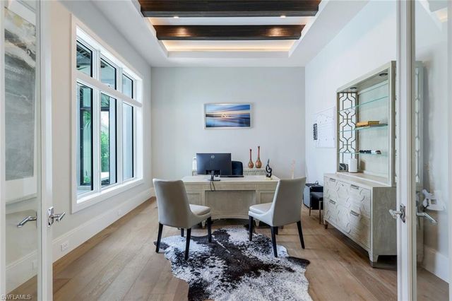 541 Whispering Pine CT, Naples, FL 34103