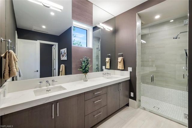 541 Whispering Pine CT, Naples, FL 34103